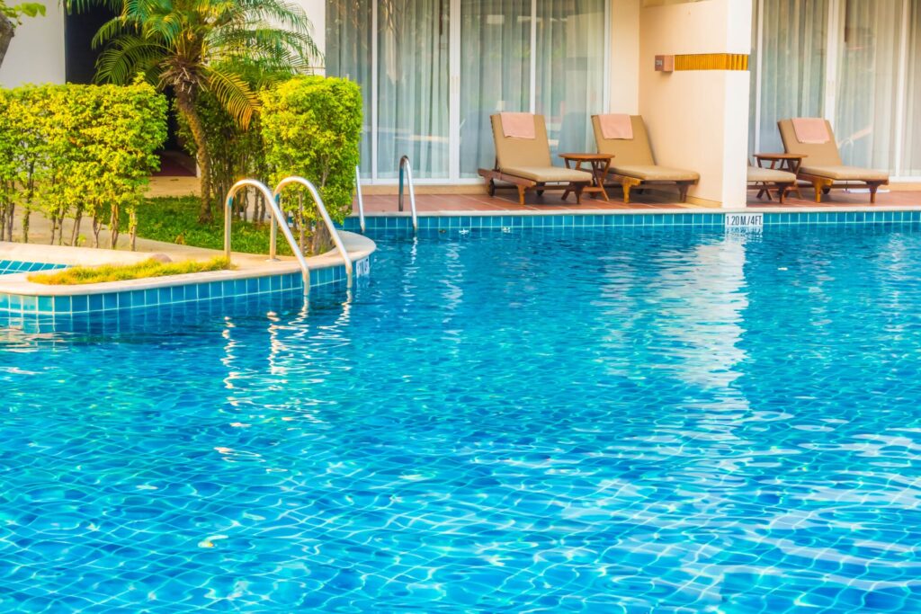Step by step process to winterize swimming pool before freezing weather